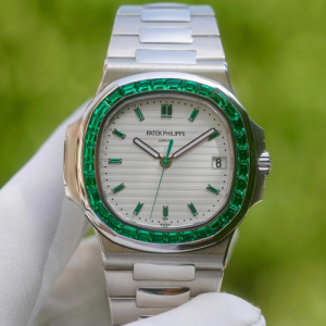 Patek Philippe Nautilus Emerald 5711P Swiss Eta