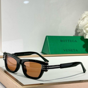 Bottega Veneta D-Frame Sunglasses