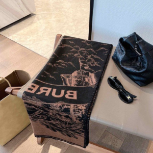 Burberry Graphic Stole in Black and Brown