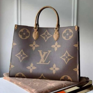 Louis Vuitton OnTheGo GM Tote Bag in Brown Monogram Canvas