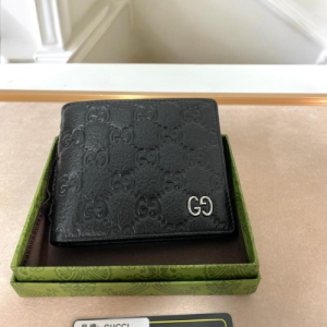 Gucci Black Leather Wallet with Gold Tone Logo Detailing