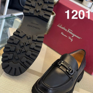 Ferragamo Loafers with a Black Design