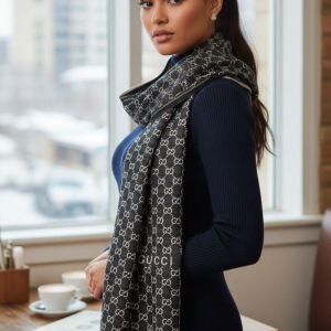 Gucci Stole With a Black and Gray Pattern