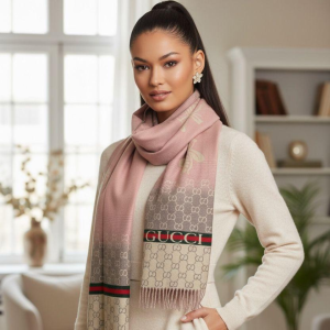 Gucci Stole With a Pink And Beige Pattern